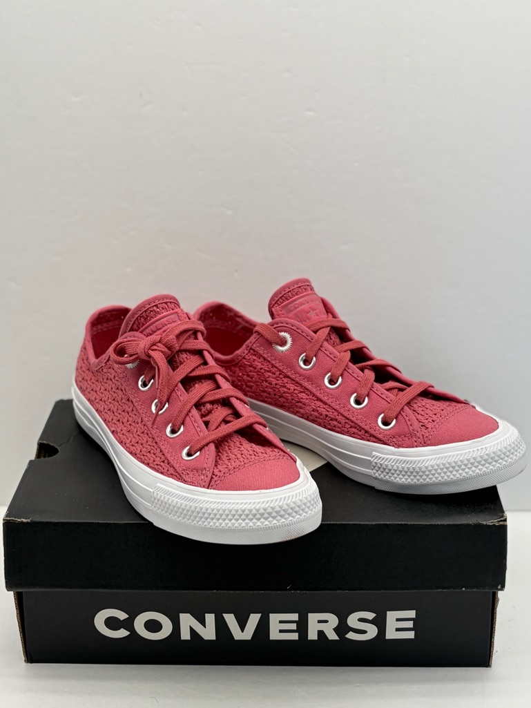 Converse Rose Pink Low-Top Sneakers Womenâs Size 6